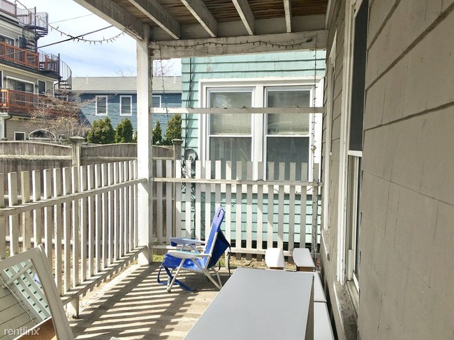 Foto del edificio - 699 E 7th St