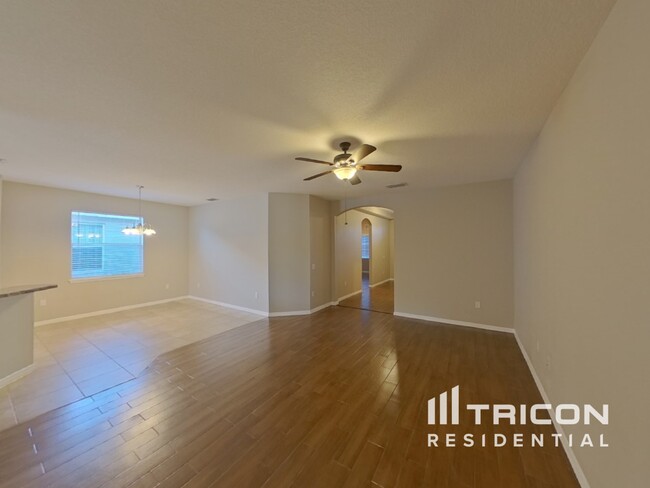 Foto del edificio - 836 Krenson Woods Ln