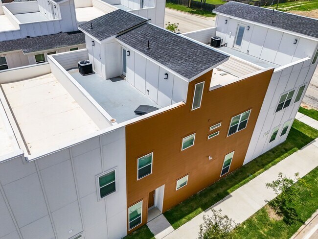 Foto del edificio - 2505 Benbrook Blvd