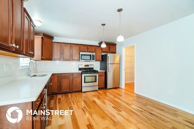 Foto del edificio - 180 Cherry Tree Ln