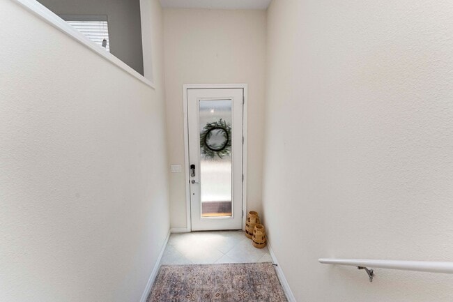 Building Photo - 4 bedroom/ 3.5 bathroom condo in the heart...