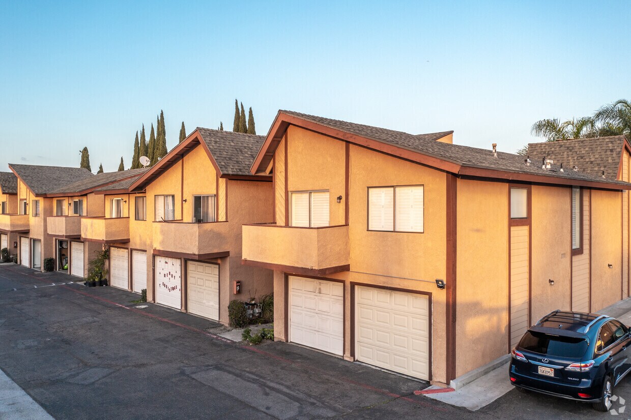 Primary Photo - 8322 Bolsa Ave
