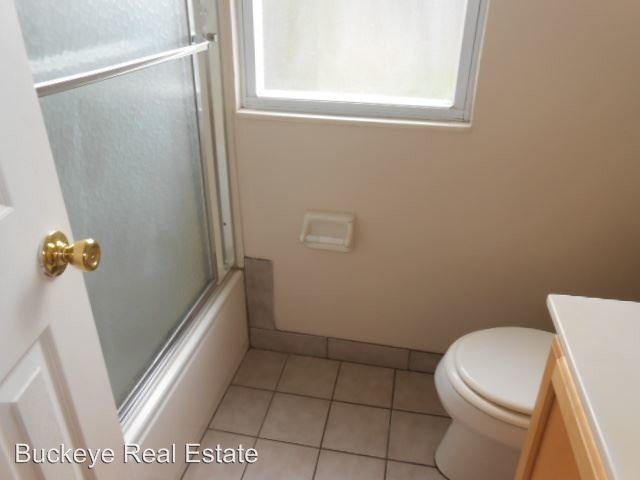 Building Photo - 5 br, 2 bath House - 123 E. Lane Ave.
