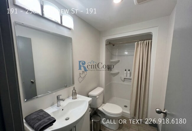 Building Photo - 258A-258A Sunview St