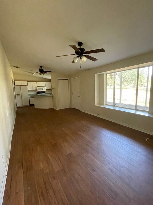 Foto del edificio - Single family home 4bed/2bath only $1850/m...