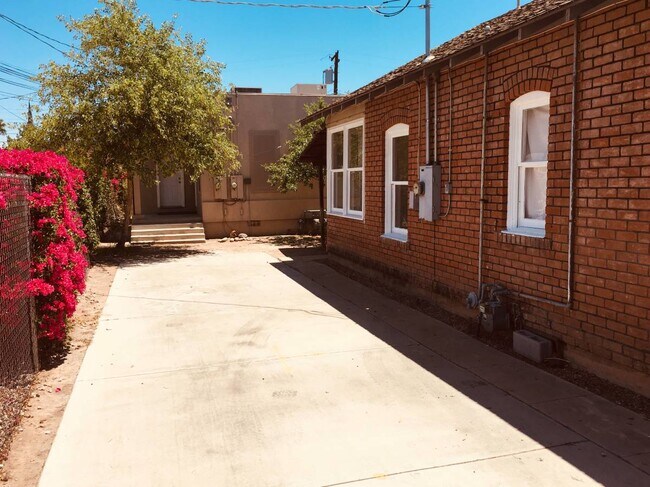 Building Photo - 139 N 11th Ave