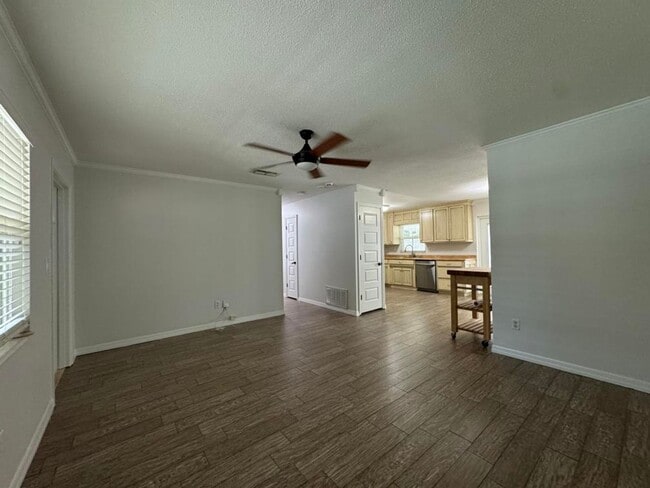 Building Photo - Adorable 3/2 with Bonus Room in Ormond Beach