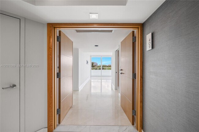 Foto del edificio - 400 South Pointe Dr