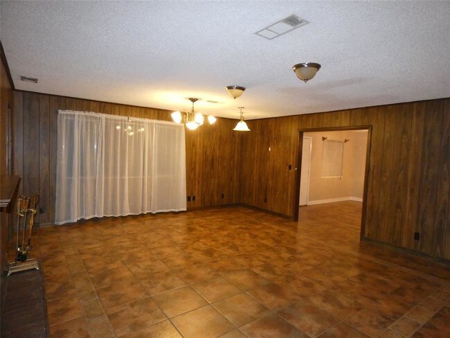 Building Photo - 1314 Hidden Valley Dr