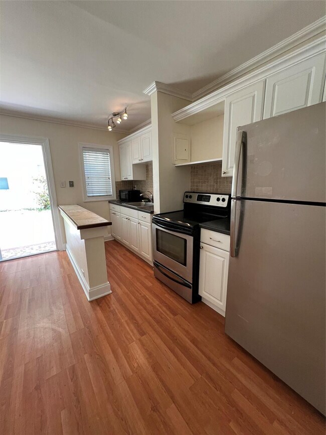 Foto del edificio - 1325 NE 5th Terrace