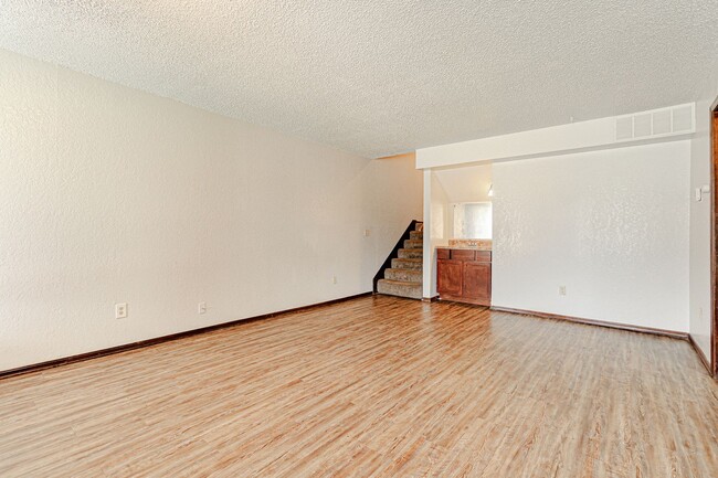 Building Photo - 3 Bed 2 Bath in OKC!