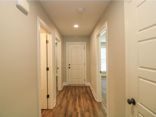 Building Photo - Athens City Townhome