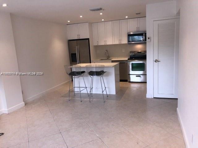 Building Photo - 2715 Tigertail Ave