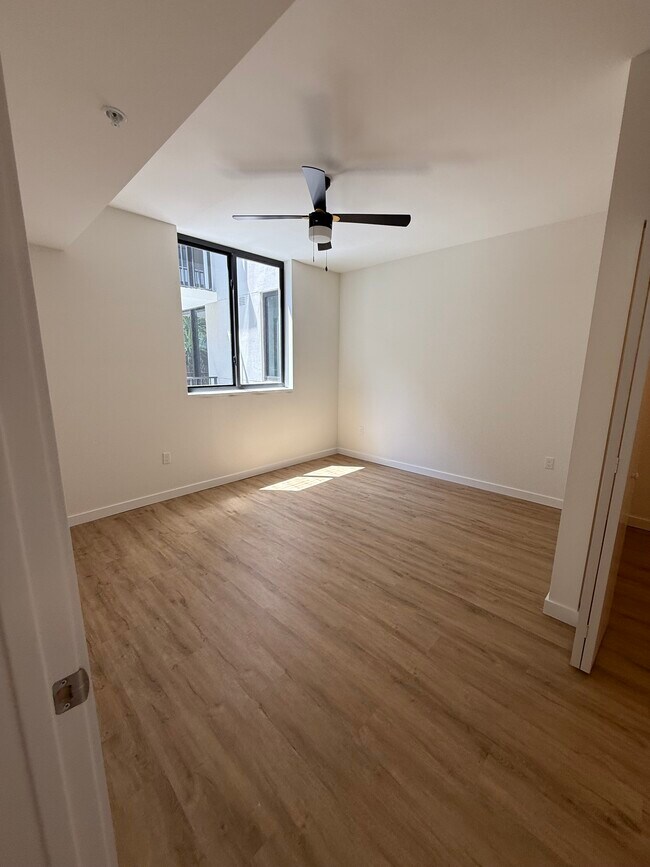 Foto del edificio - 930 E 29th St