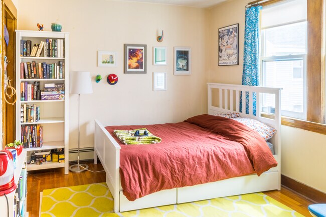 Building Photo - 72 Porter St