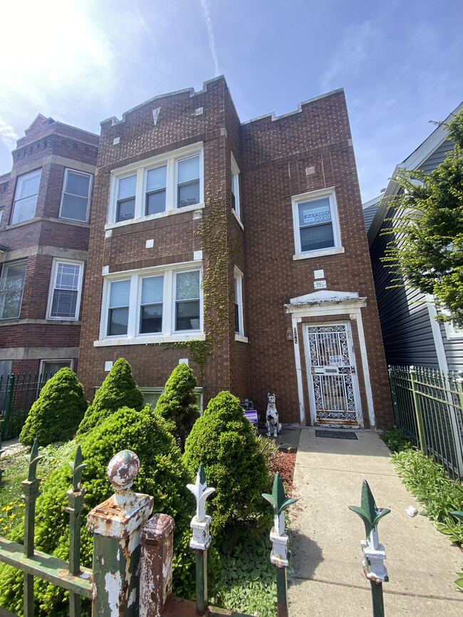 Building Photo - 1542 N Kolin Ave