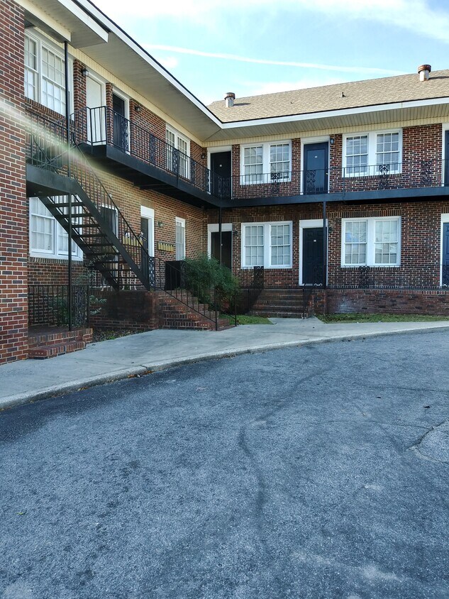 2 E Jones Ave, Statesboro, GA 30458 Apartments in Statesboro, GA