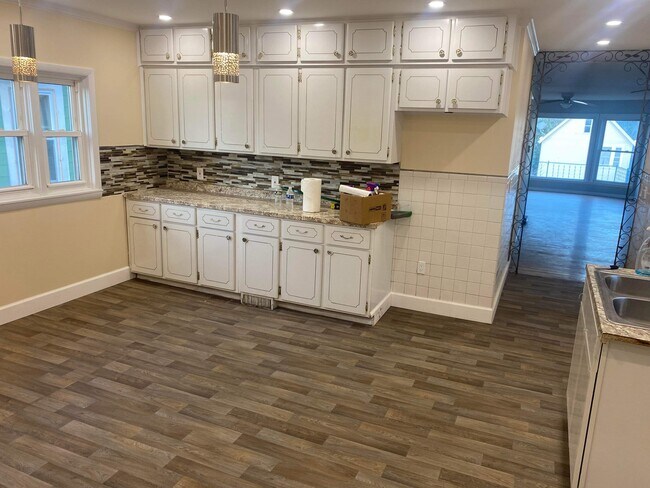 Kitchen - 858 Prospect Ave