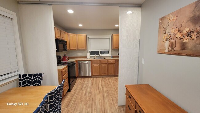 Building Photo - 3413 Elwood Dr W