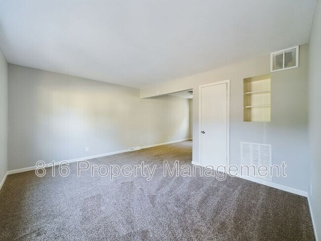 Building Photo - 3609-3611 E 69th St