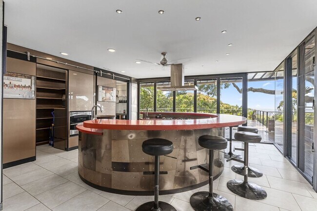 Foto del edificio - Tantalus Glass House: Modern Luxury with Stunning Honolulu Views & Lanai