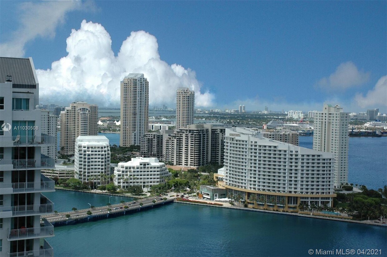 Primary Photo - 540 Brickell Key Dr