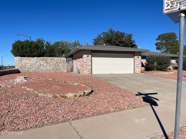 Foto del edificio - 1601 Charles Owens Dr