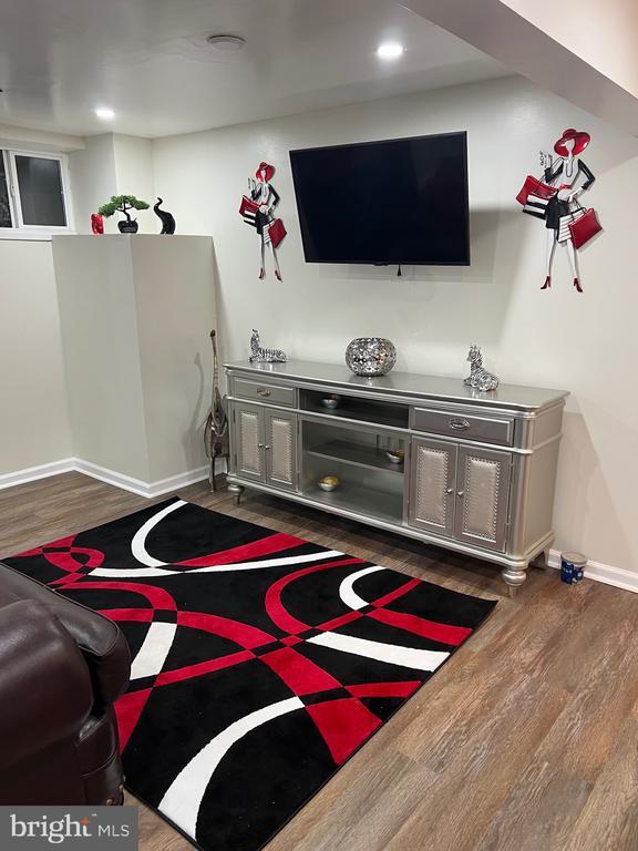 Building Photo - 2021 Chadwick Terrace