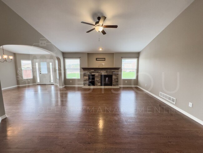 Foto del edificio - Large Well-Maintained Peyton Home