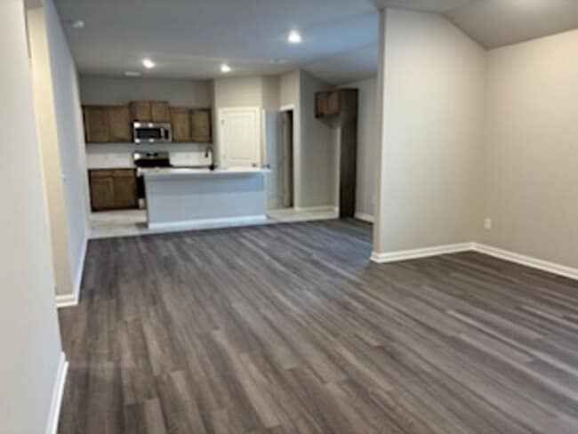 Foto del edificio - New Home! 1st month free!