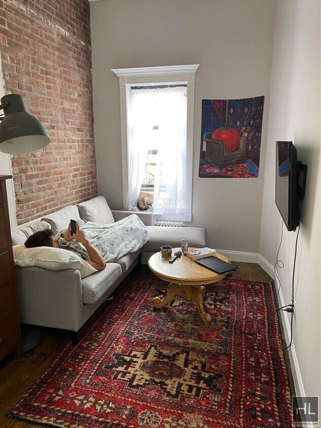 Foto del edificio - GORGEOUS MIDTOWN WEST 2 BEDROOM - WON'T LA...
