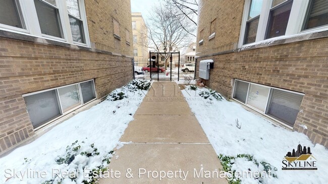 Building Photo - 4722 N Kenneth Ave