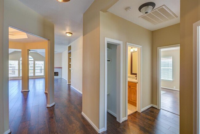 Building Photo - 6311 Clear Canyon Dr