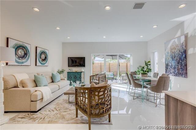 Foto del edificio - 684 NE 43rd St