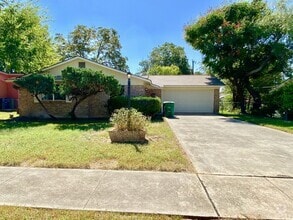 Building Photo - 1102 Cerro Alto Dr