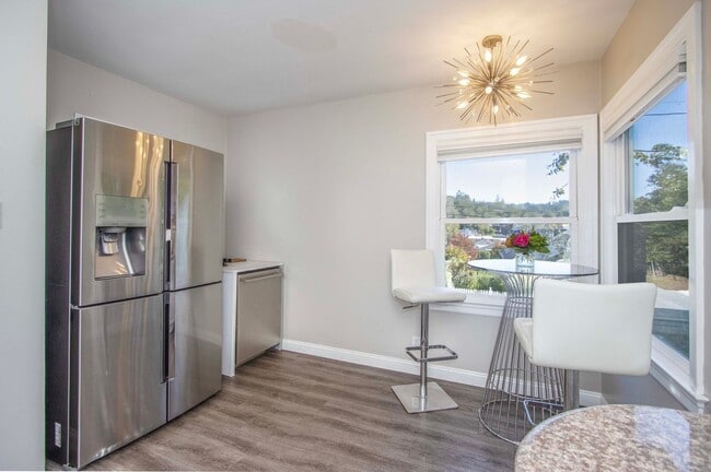 Building Photo - Stellar Kentfield Location-4Bed/1.5Ba