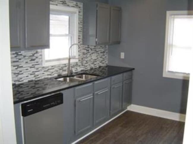 Building Photo - 1027 E 21st Ave