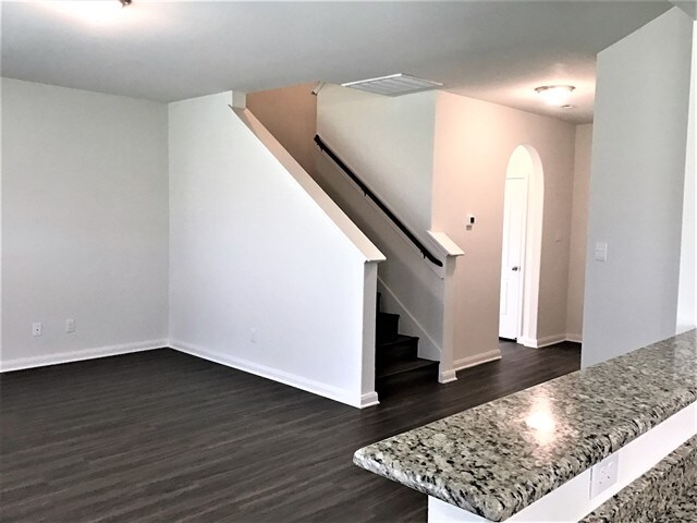 Foto del edificio - 6012 Ruby Falls Ln