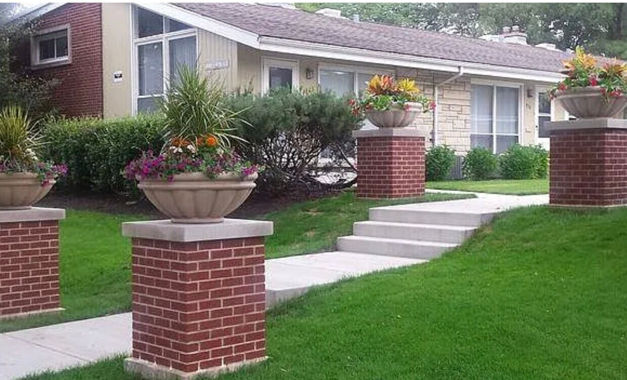 Primary Photo - 422 Ridge Rd