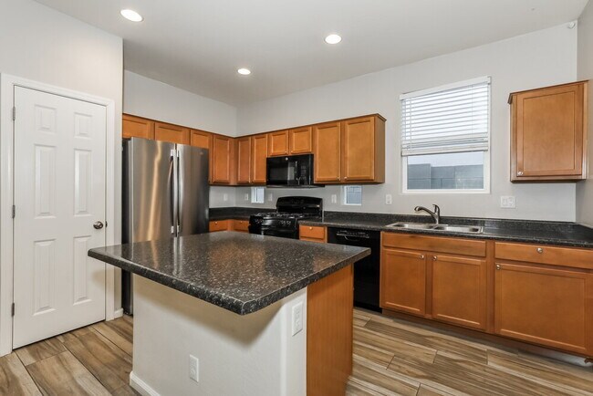 Building Photo - 7414 E Onza Ave