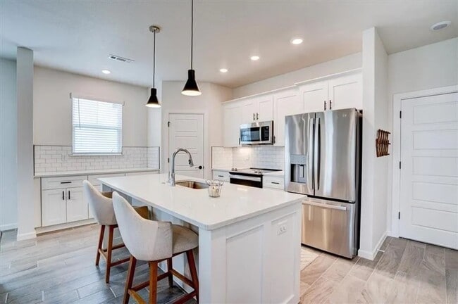 Building Photo - 1707 W Whitney Ln