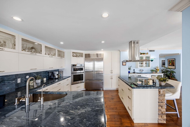 Building Photo - 4401 Gulf Shore Blvd N