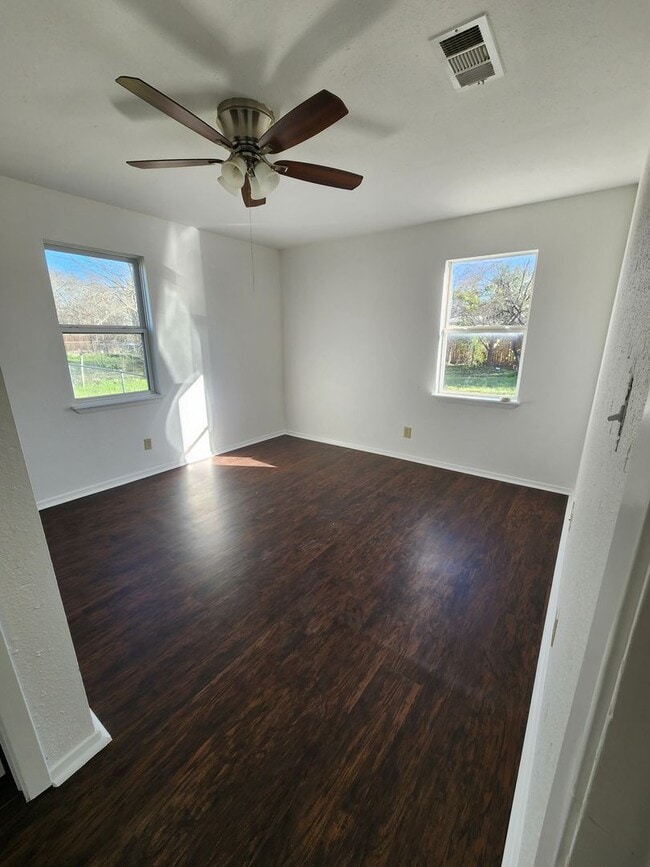 Foto del edificio - 3/2 on Corner Lot in Burnet