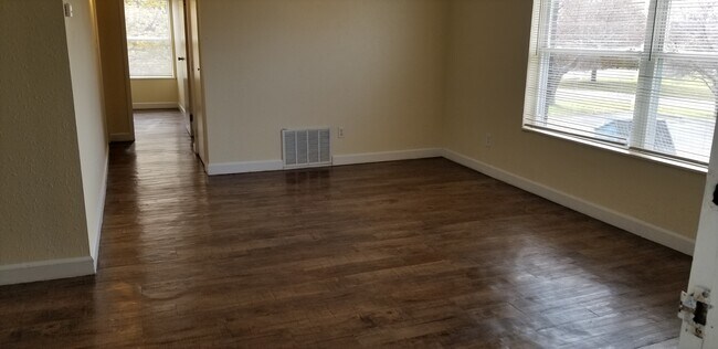 Foto del edificio - 1509 Hobson Dr