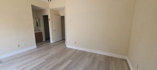 Foto del edificio - 8005 Cold Creek Ct