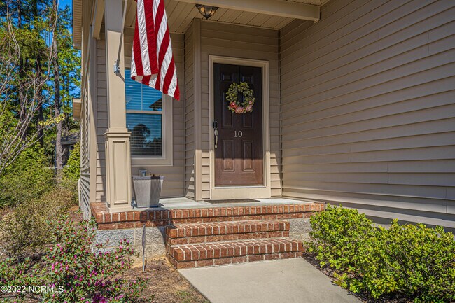 Building Photo - 10 Cypress Cir