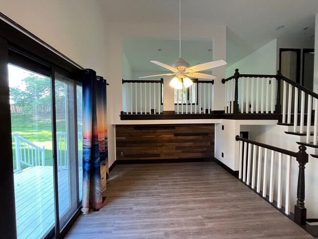 Building Photo - Updated Kitchen, carpet and freshly 3 bedroom / 2 bath home is right off Hwy 169 and Anderson Lak...