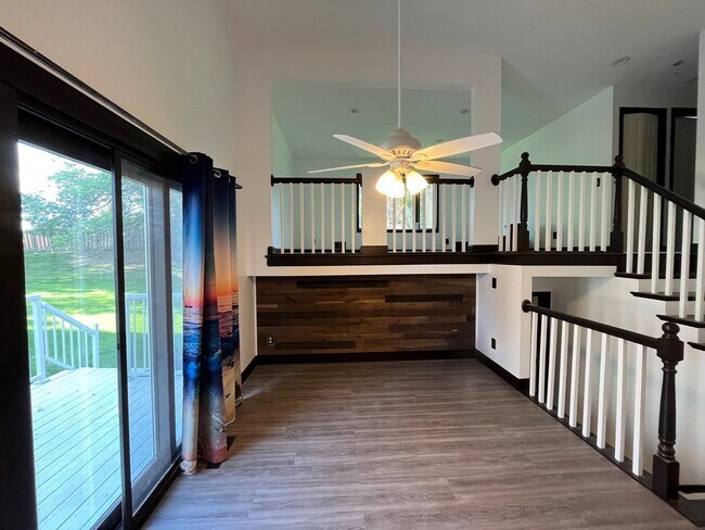 Foto del edificio - Updated Kitchen, carpet and freshly 3 bedroom / 2 bath home is right off Hwy 169 and Anderson Lak...