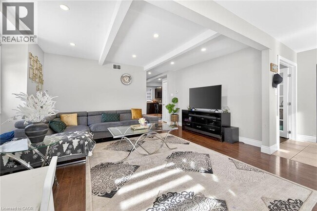 Photo du bâtiment - 9 Bayside Ave