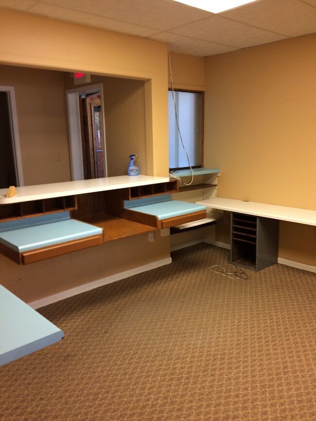 Building Photo - Prime commercial opportunity in Lake Orion